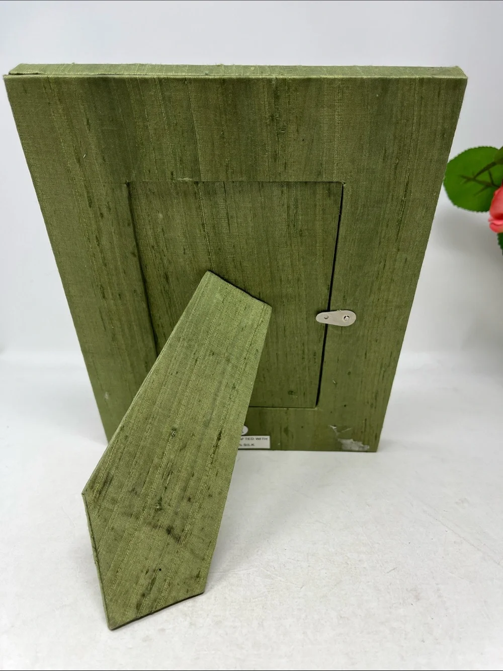 100% SILK HANDCRAFTED 4x6 PICTURE FRAME PASSPORT COLLECTION GREEN SILK